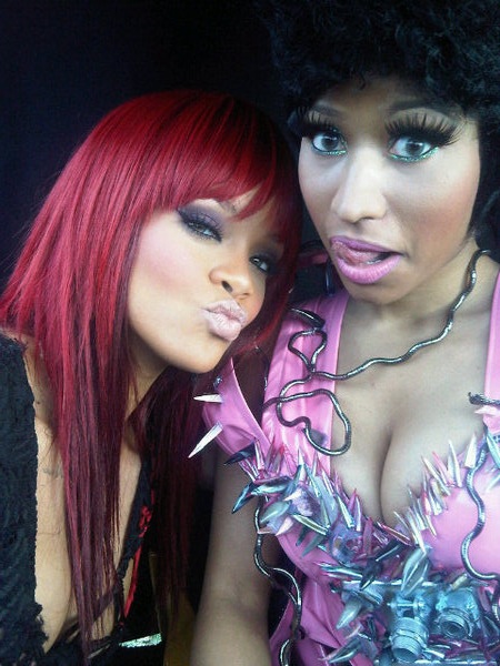 Nicki Minaj was asked to clarify rumors that she's dating Rihanna and 